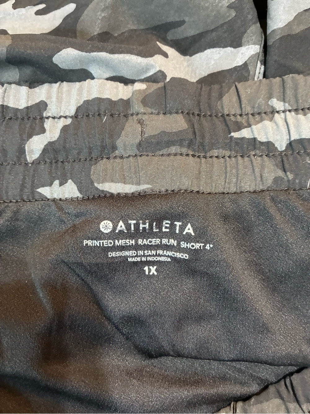 Athleta Mesh Racer Run Mid Rise 4" Short - Picture 3 of 5